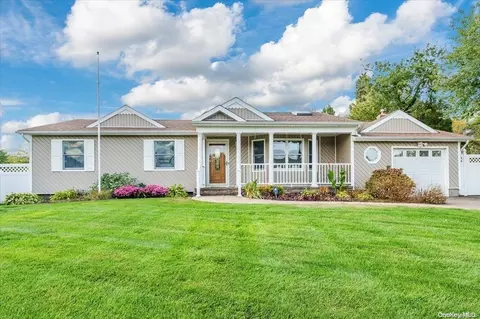 20 Mary Lu Dr, Holtsville, NY 11742