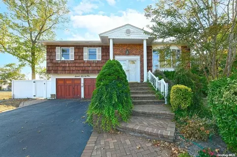 1674 James St, Merrick, NY 11566