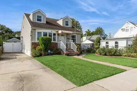 2340 6th St, East Meadow, NY 11554