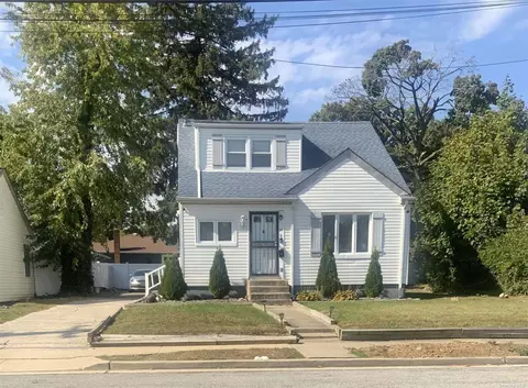 11 Grant St, Roosevelt, NY 11575