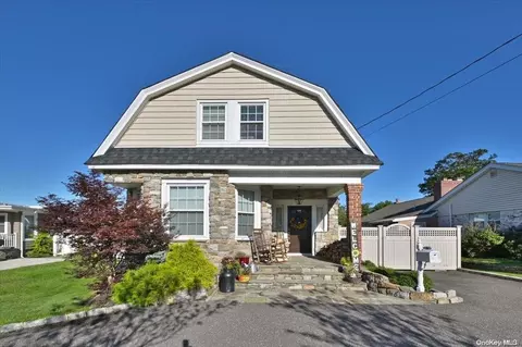 15 Central Ave, Amityville, NY 11701