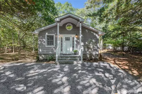 15 Tub Oarsmans Rd, East Hampton, NY 11937