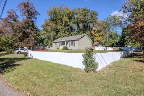 51 Dogwood Rd E, Mastic Beach, NY 11951