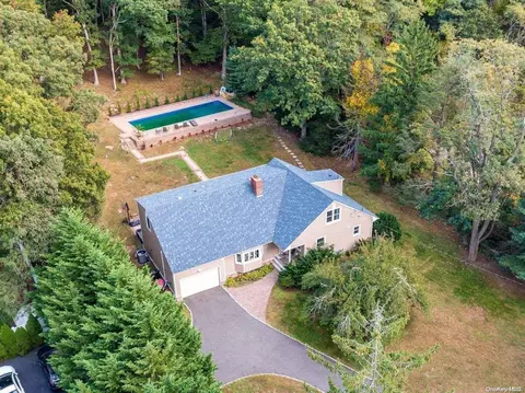 203 Bread Cheese Hollow Rd, Smithtown, NY 11787