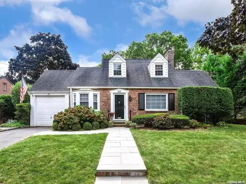 128 Vanderbilt Ave, North Hempstead, NY 11030