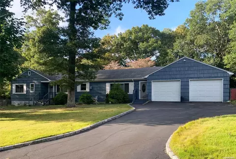 51 Raimond St, Yaphank, NY 11980