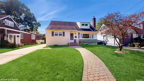 81 Orbach Ave, Malverne, NY 11565