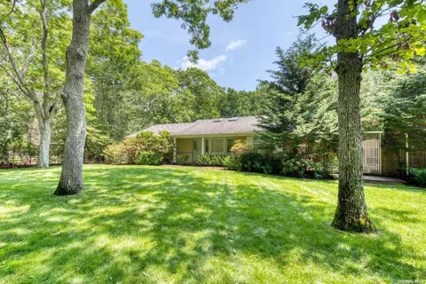 128 Water Mill Towd Rd, Water Mill, NY 11976