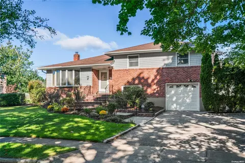 1003 Cedar Dr, North Hempstead, NY 11040