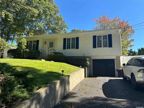 11 Ferndale Ave, Miller Place, NY 11764