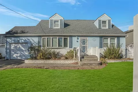 347 N Idaho Ave, Massapequa, NY 11758