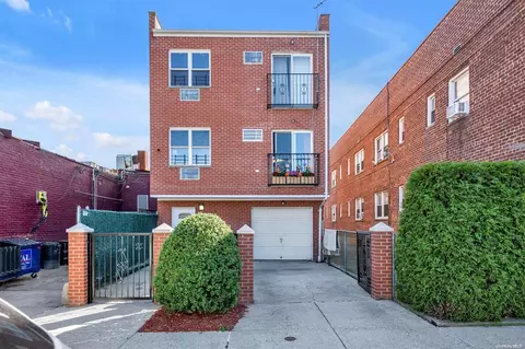 84-52 Fleet Ct, Middle Village, NY 11379