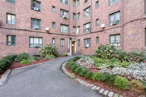 1505 Archer Rd #2D, New York, NY 10462