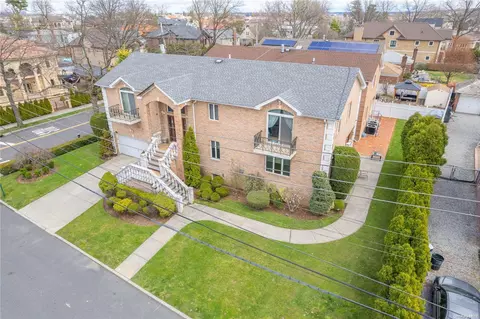 303 147 St, Whitestone, NY 11357