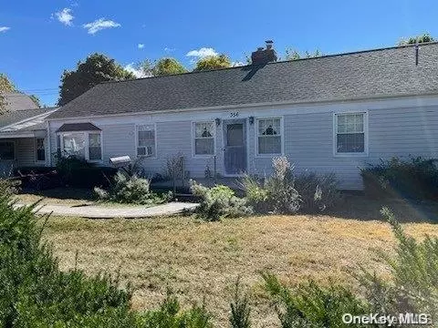 356 Boundary Ave, Massapequa, NY 11758