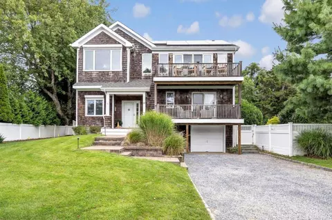 25 Oceanview Dr, Southampton, NY 11968