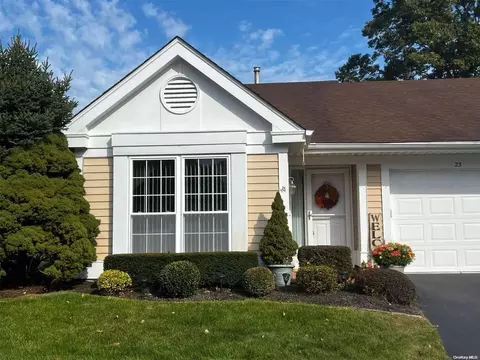 23 Huntington #23, Ridge, NY 11961