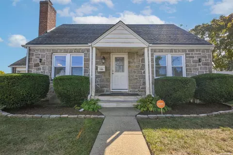 784 Henry St, Uniondale, NY 11553