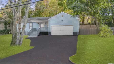 104 Lower Rocky Point Rd, Sound Beach, NY 11789