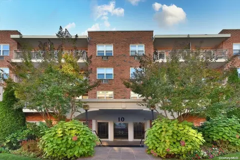 10 Ipswich Ave # 3L, North Hempstead, NY 11021