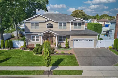 275 N Beech St, Massapequa, NY 11758