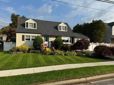 161 N Beech St, Massapequa, NY 11758