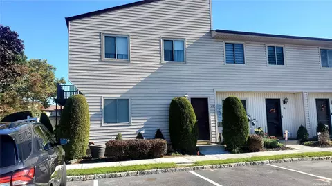 650 Newbridge Rd #87, East Meadow, NY 11554