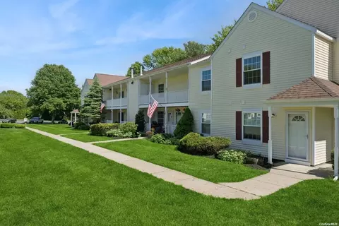 243 Fairview Cir #243, Middle Island, NY 11953