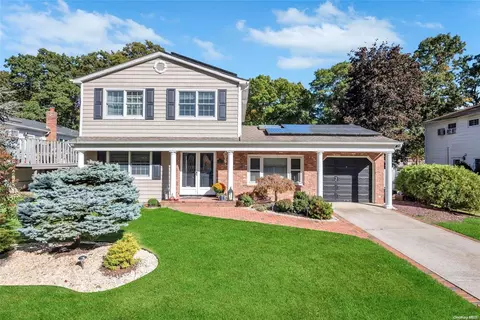 71 Avenue B, Holbrook, NY 11741