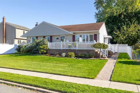677 Pineneck Rd, Seaford, NY 11783