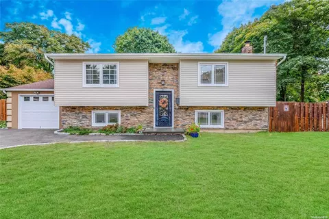 23 N 11th St, Wyandanch, NY 11798