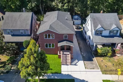 42-30 247th St, Douglaston, NY 11363