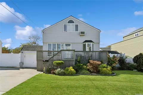 99 Washington Ave, Island Park, NY 11558