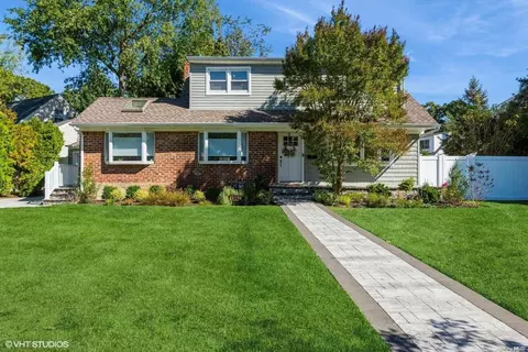 1357 W Darby Rd, Wantagh, NY 11793