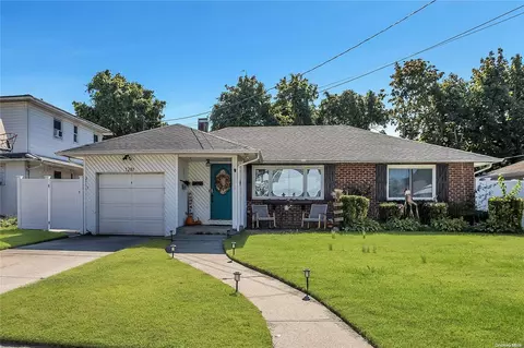 1281 S Barry Dr, Hempstead, NY 11580