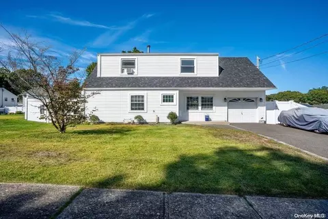 47 Manhasset Ave, Selden, NY 11784