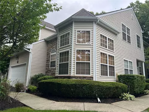 23 Tiffany Way #23, Nesconset, NY 11767