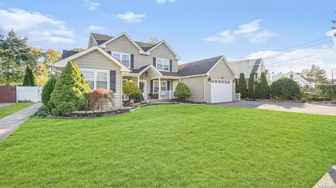 2506 Rose Pl, North Hempstead, NY 11590