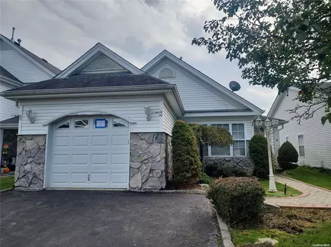 10 Chelsea Ln #N/A, Middle Island, NY 11953