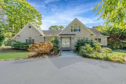 20 Lincoln Ave, Smithtown, NY 11787