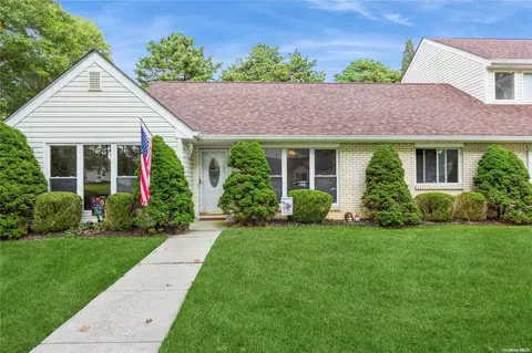 117 Dari Dr #117, Holbrook, NY 11741
