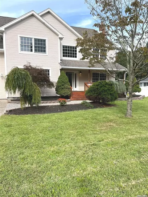 205 Horseblock Rd, Farmingville, NY 11738
