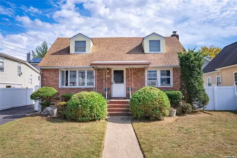 567 Oakley Ave, Elmont, NY 11003