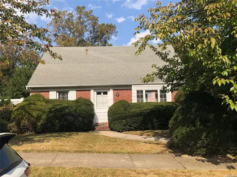 60 Albertson Pkwy, North Hempstead, NY 11507