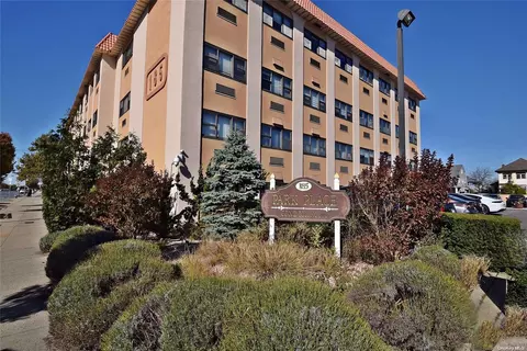 185 W Park Ave #417, Long Beach, NY 11561