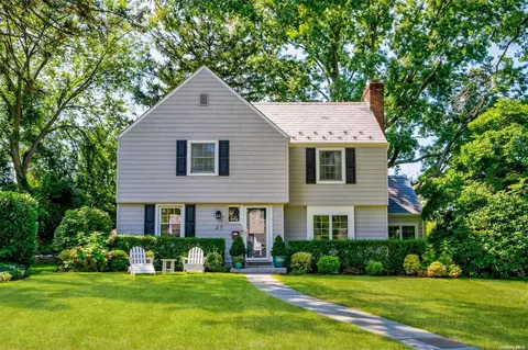 27 Crestwood Rd, North Hempstead, NY 11050