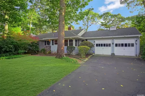 490 Luptons Point Rd, Mattituck, NY 11952