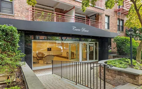 43-25 Douglaston Pkwy #3F, New York, NY 11363