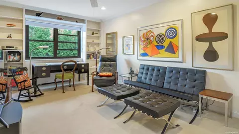 22 Park Pl #3Q, North Hempstead, NY 11021