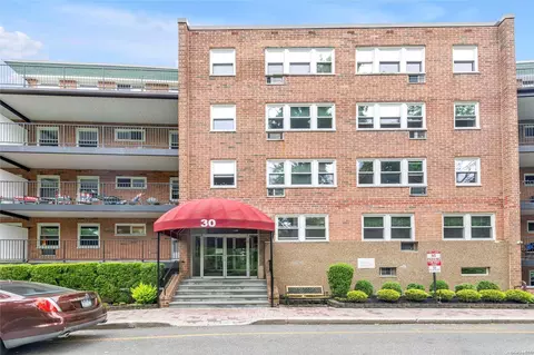 30 Pearsall Ave #3K, Glen Cove, NY 11542